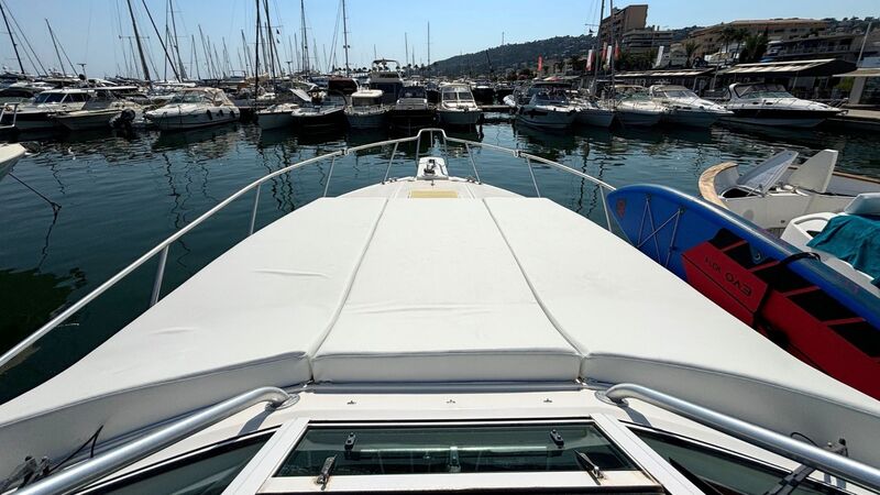 BERTRAM 36 MOPPIE